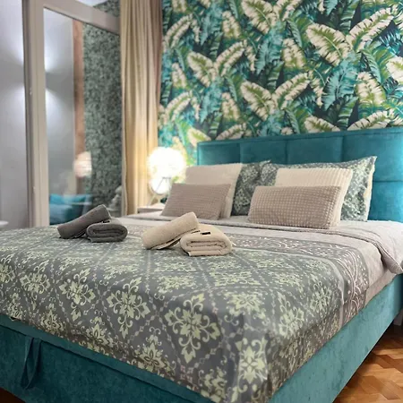 Milos, Privatan Parking *