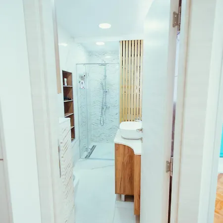 Milos, Privatan Parking *