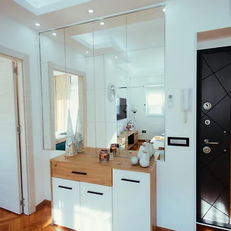 Milos, Privatan Parking Kraljevo