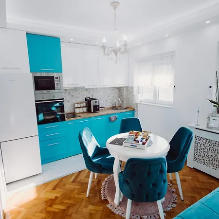 Milos, Privatan Parking Kraljevo