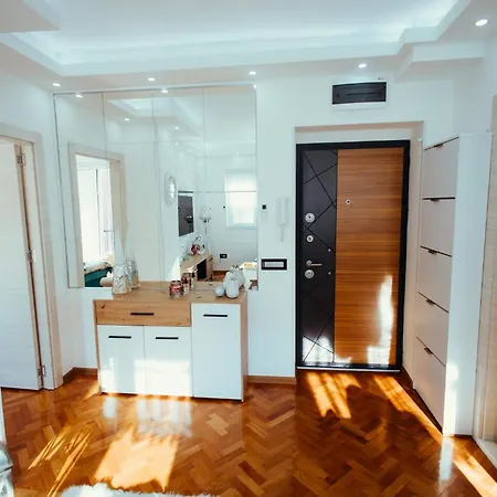 Milos, Privatan Parking *