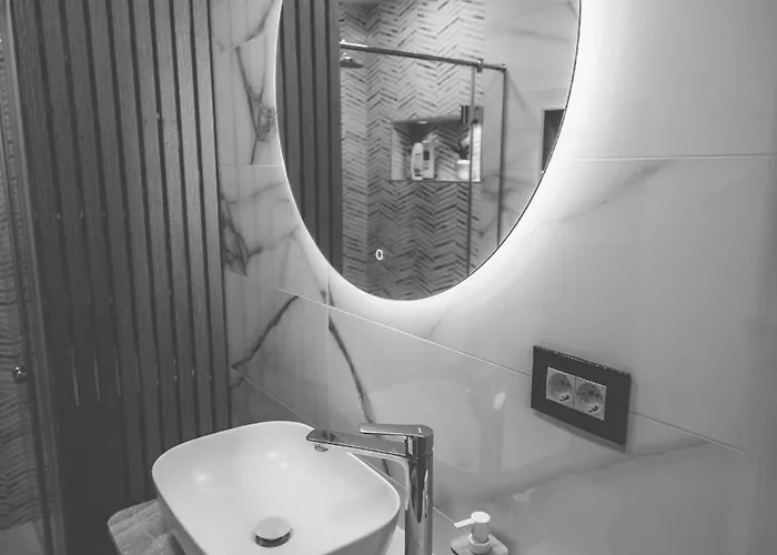 Milos, Privatan Parking Appartamento