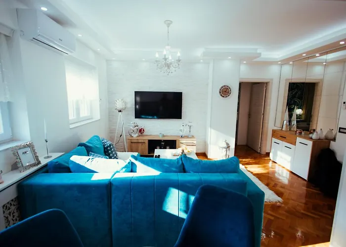 Milos, Privatan Parking