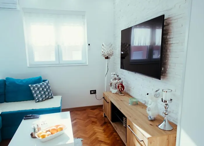 Milos, Privatan Parking Kraljevo